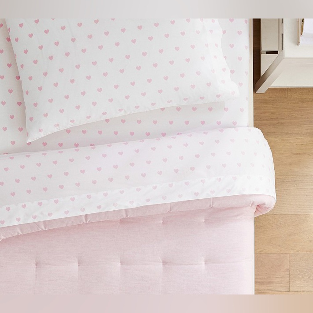 Pottery barn kids, 7 piece bed set girls/ toddler/ Heart Sheet Set & Pillowcases - Picture 2 of 4